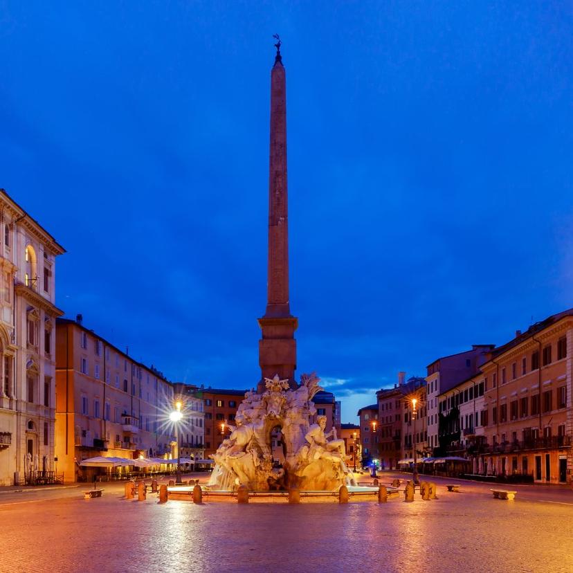 Navona square by night Navona Square, with the statues of Bernini and Borromini, at night
