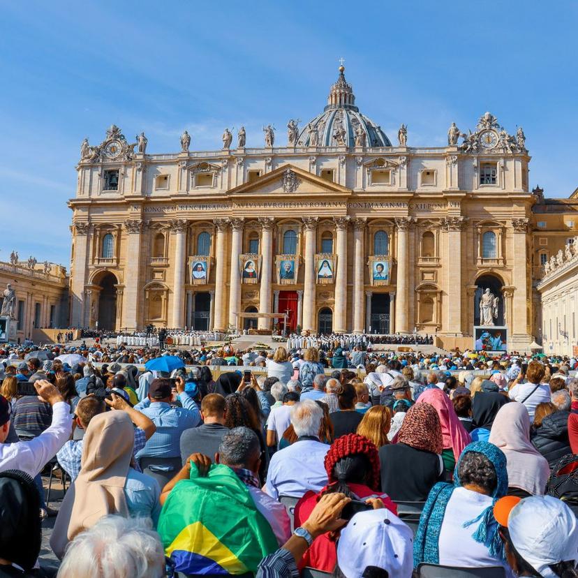 Crowd gathered in St. Peter's Square in Vatican City for the papal audience Crowd gathered in St. Peter's Square in Vatican City for the papal audience