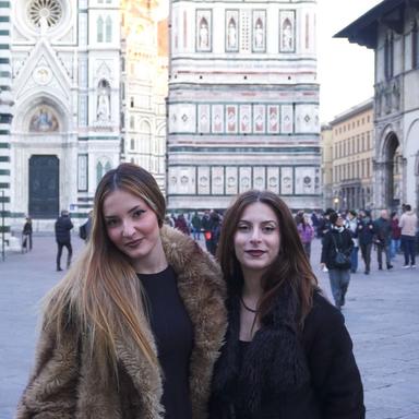 florence-orientation-tour Couple of girl visiting Florence