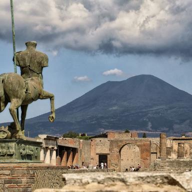 mont-vesuvius-view-from-pompeii-during-walks-inside-rome-tour Mount Vesuvius view from Pompeii during a walks inside rome tour